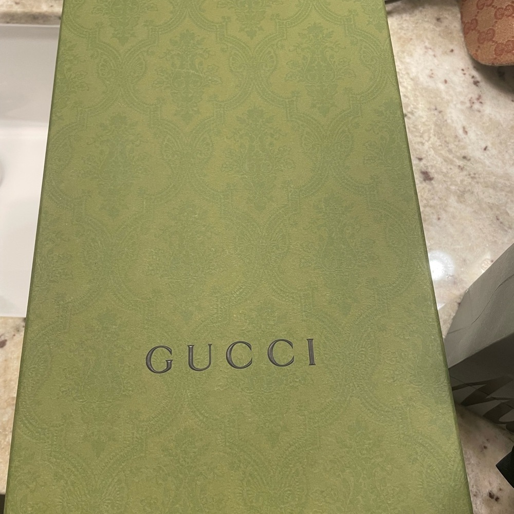 Gucci unisex tennis shoes 35 1/2